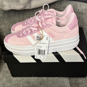 Adidas Pink court bold 4.5 YOUTH 6 Women's Fashion Sneakers